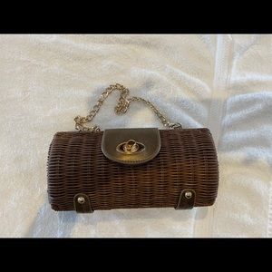 Wicker barrel clutch